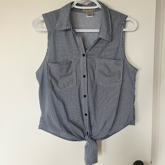 Tie up tank top - Picture 1 of 1